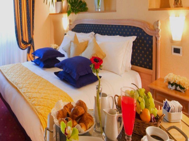 C-hoteles Diplomat Hotel 4*